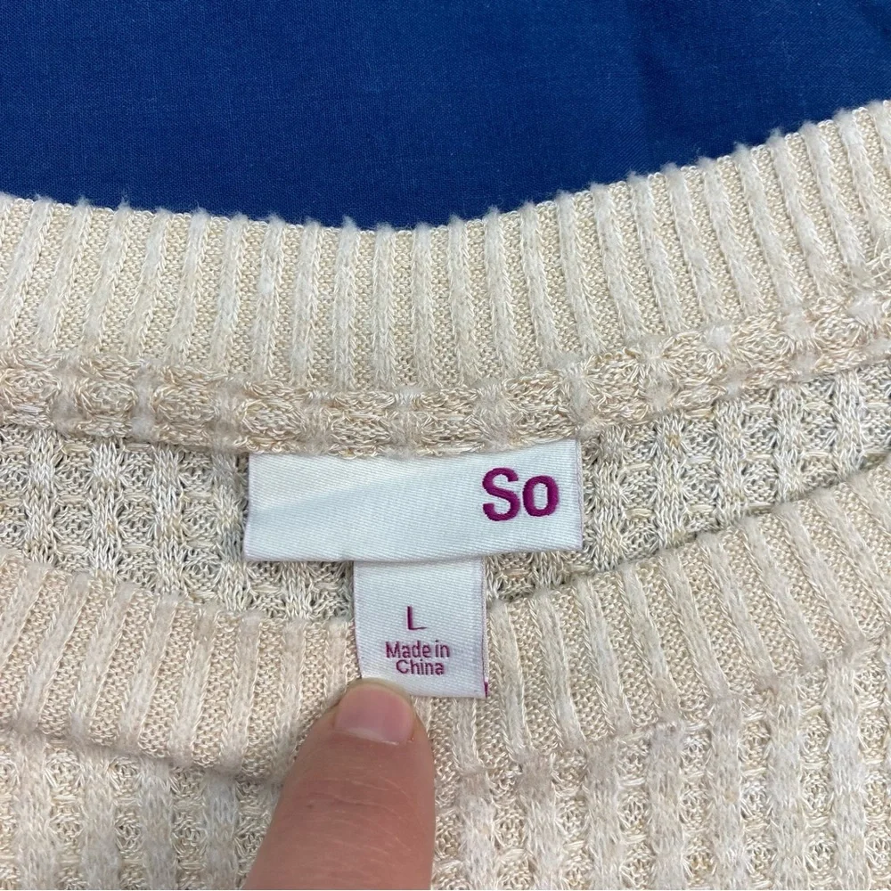 SO Sweater in Cream SZ L Side Snaps Long Sleeve Soft Light Knit EUC - Picture 5 of 8